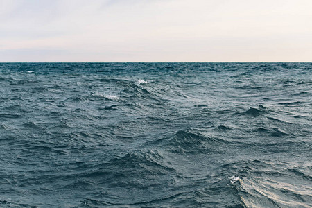 深蓝色海水背景黑海自然背景背景图片