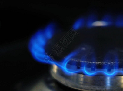 燃烧蓝色火焰的天然气图片