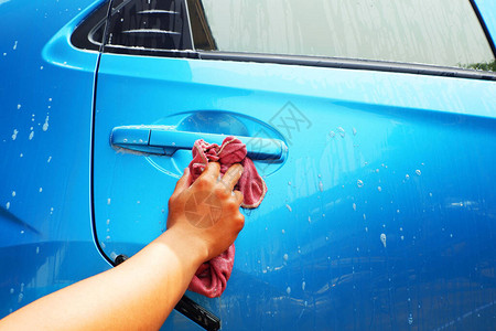 洗车和擦车清洁汽车图片