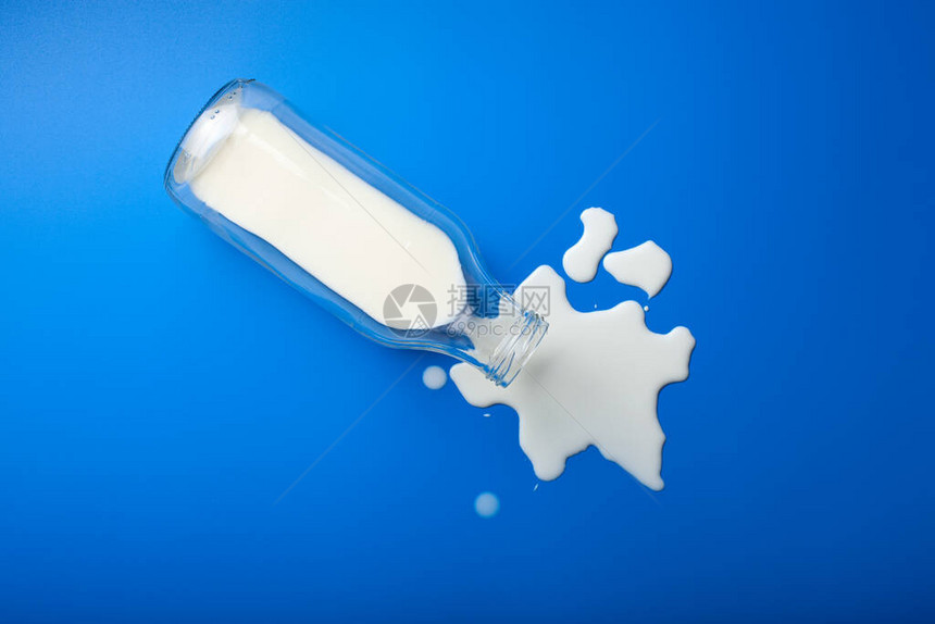 奶瓶喷发避免危险的奶制品b图片