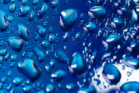 关闭了全息效果的美丽抽象幻蓝色光水滴图片