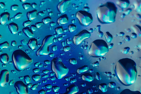 关闭了全息效果的美丽抽象幻蓝色光水滴背景图片