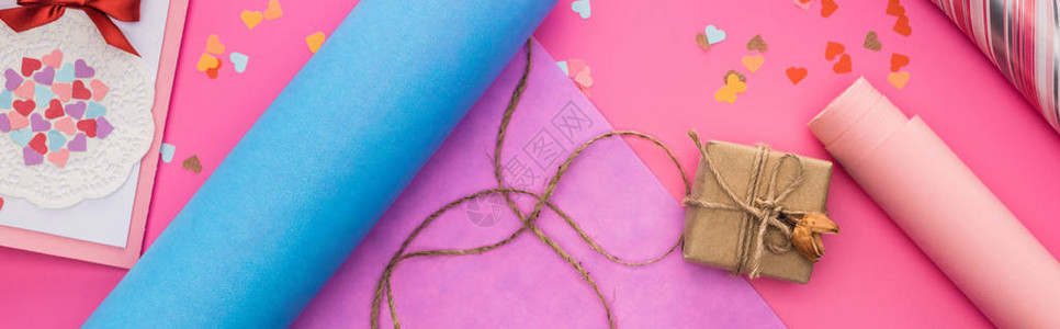 情人节装饰包装纸麻绳礼品盒粉红色背景贺卡全景图片