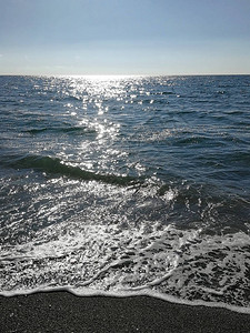 海的背光与波浪和金属色图片