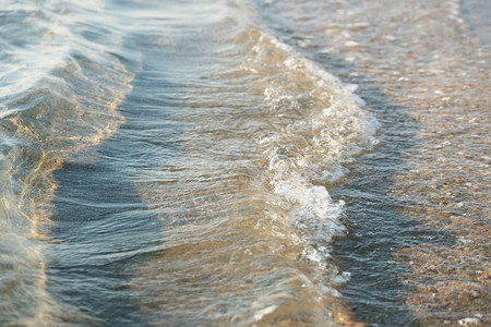 金沙背景有海浪的清海图片