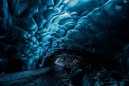 北极冰川洞穴从内图片