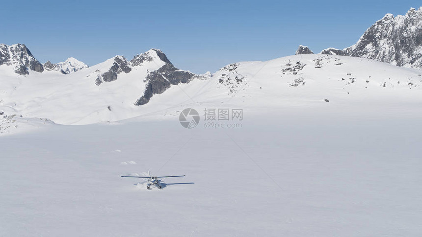 小飞机降落在阿拉斯东阿拉斯加荒图片