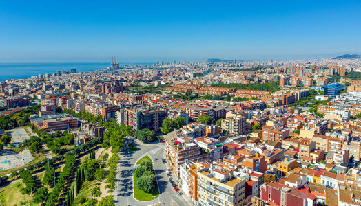 西班牙巴塞罗那市全景从巴图片