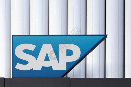墙上的SAP标志是一家欧洲跨国软件公司图片