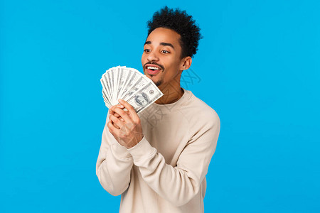 兴奋和快乐的非洲裔美国人爱钱图片