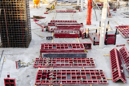 建造有地下停车的商用建筑混凝土并设图片