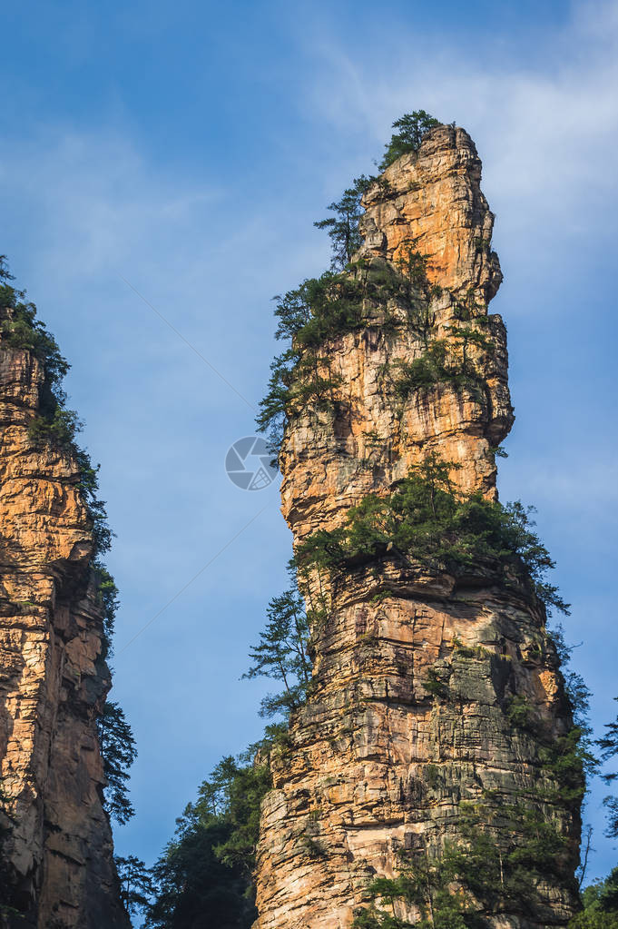 石柱是士兵聚集风景岩层的一部分图片