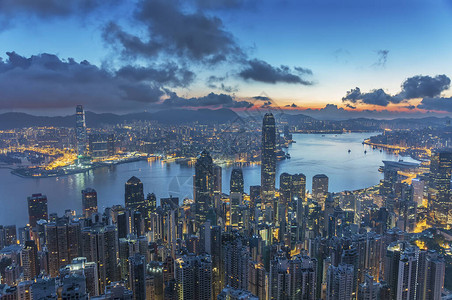 香港市维多利亚港黎明的图片