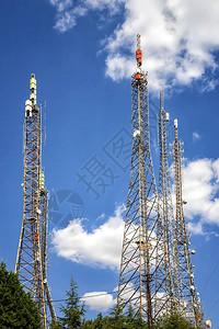 用于移动通信的通讯塔天线发图片