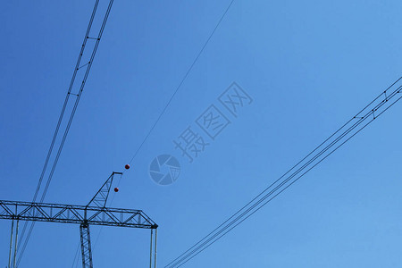 高压塔天空背景电力传输线电线塔背景图片