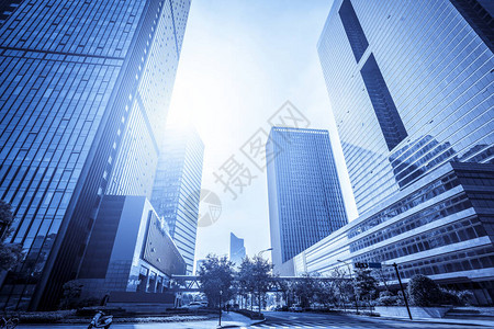 上海商业大楼的低角度视图图片