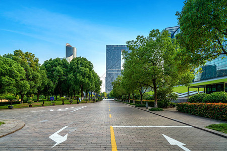 道路和现代高层建筑杭州图片