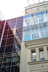 办公室大楼的玻璃窗结构图片