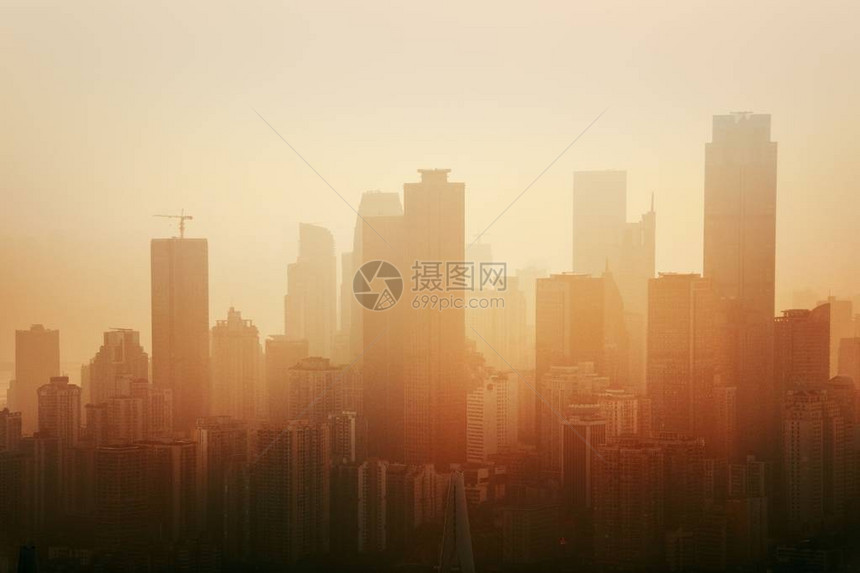 重庆城市建筑和雾中图片