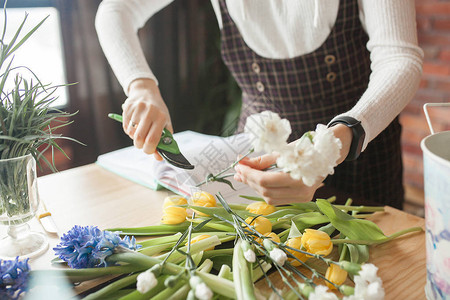 青麻糍花店裁鲜花制作花卉成份女人用背景