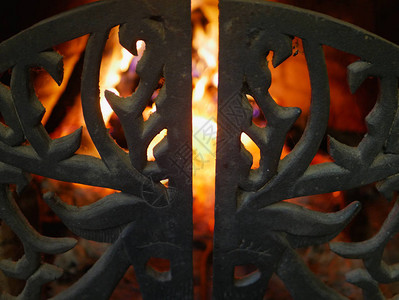 壁炉排关闭在低调铸铁壁炉排图片