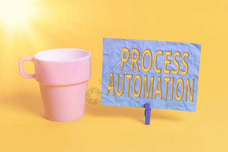 手写文本过程自动化概念照片利用技术自动化业务行动杯空纸蓝色衣夹矩形提图片