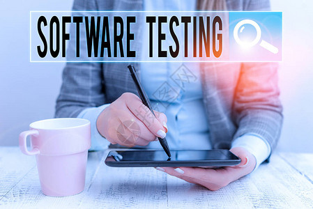 显示软件测试的概念手写概念意义评估软件应用程序的功能坐在手机和咖图片