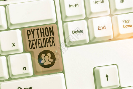显示Python开发者负责书写服务器端网络应用程序逻辑的商业概念Na图片