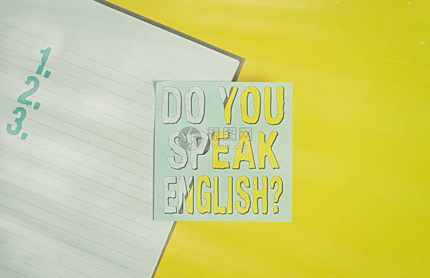 概念手写显示你会说英语问题吗概念意思是要知道一个人是否可以说黄色桌子上有复制空间的英文图片