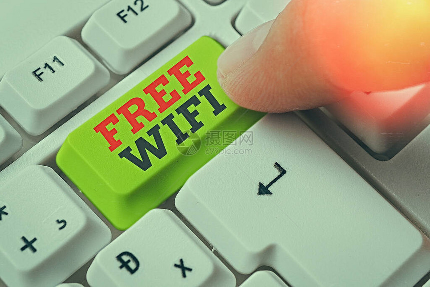 显示FreeWifi的文本符号商业照片文本允许您在不付费的情况下连接到公共图片
