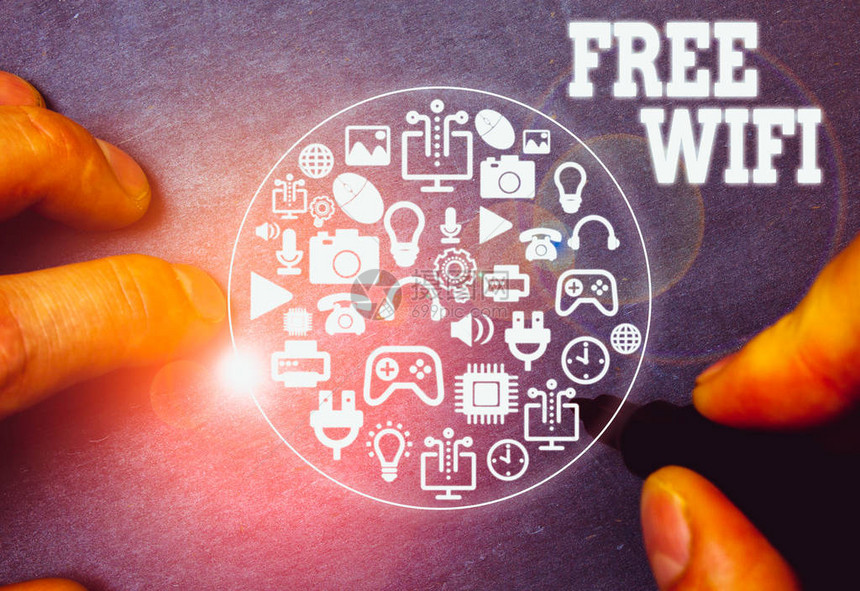 FreeWifi概念照片允许您在不付钱的情况下与公共场所的互联网连线图片