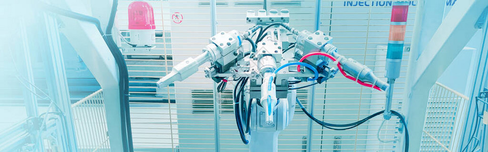 注射模具厂采用40创新使用技术的机器人和工智能工程图片