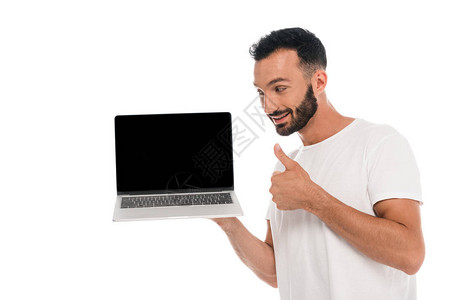 快乐的胡须男子举起大拇指看笔记本电脑背景图片