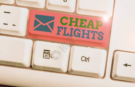 文字书写文本廉价航班展示花费很少或低于通常或预期机票价图片