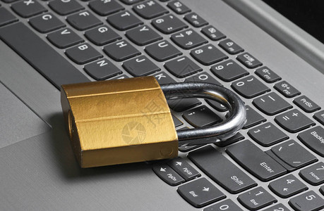 计算机保护概念互联网安全锁在键盘图片