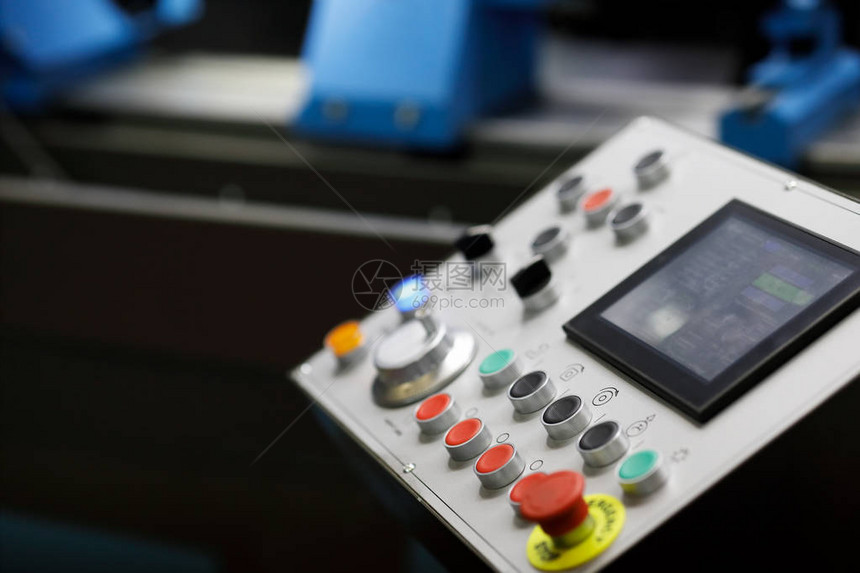 现代工业CNC设备控制板图片