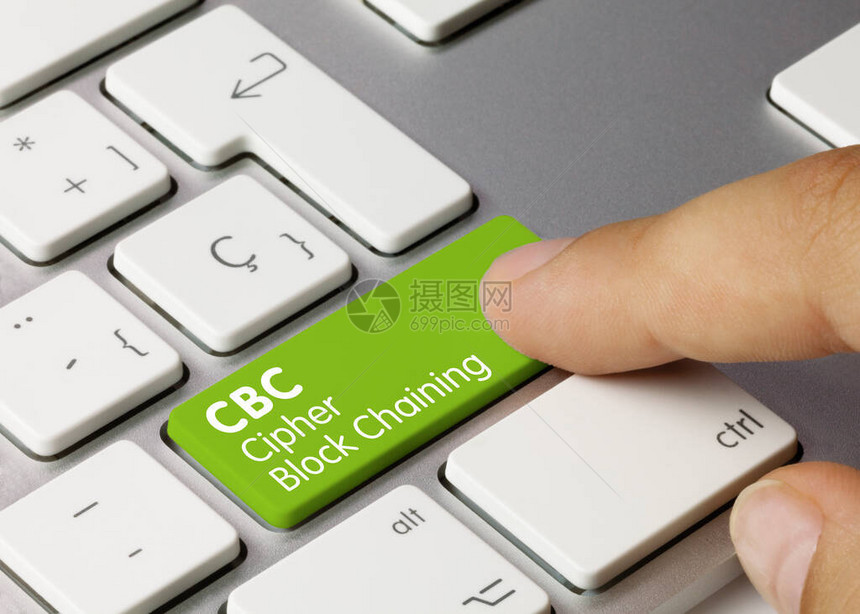 CBC密钥锁链刻录于金属键盘的绿键图片