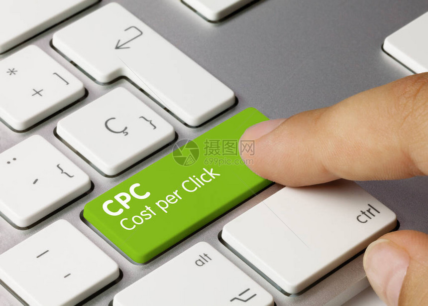 在金属键盘的绿键上刻入的每点击CPC成本图片