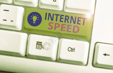 显示互联网速度的概念手写概念意味着互联网连接能够移动图片