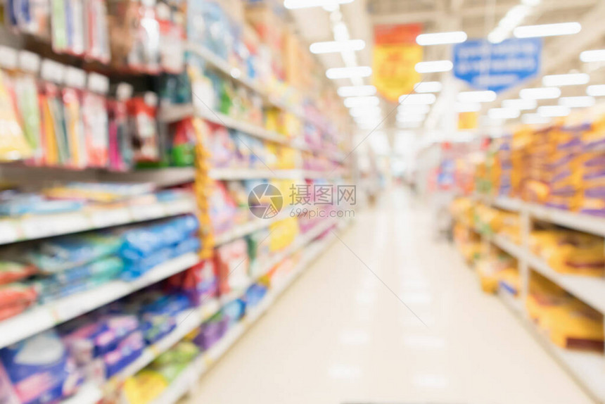 摘要模糊了超市折扣商店宠物食品产过道和宠物食品产货图片