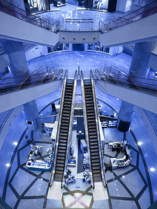 百货公司漂亮的自动扶梯图片