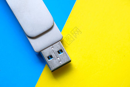 颜色背景的USB闪存驱动图片