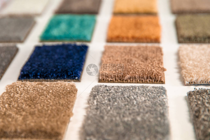 地板店的彩色地毯样品图片