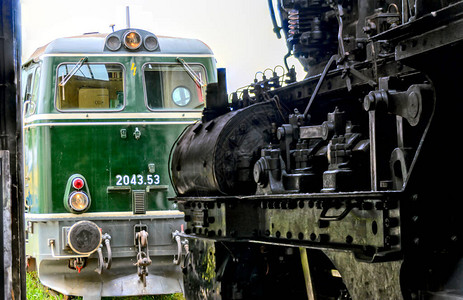 具有历史的蒸汽和柴油发动机相互背景图片