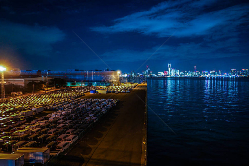 大黑埠头的车组和横滨夜景图片