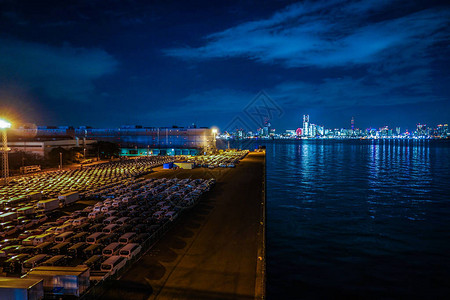 大黑埠头的车组和横滨夜景图片
