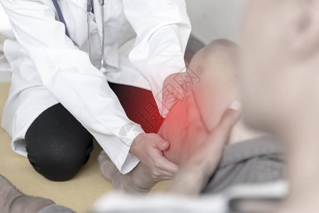 锻炼受伤医生帮助膝盖能释放疼痛的病图片