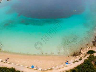 克罗地亚摩尔特岛海滩的空中观测克罗图片