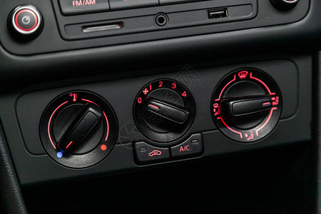 现代黑色车内部用空调按钮的图片