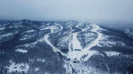 爱国影视素材多云天气下滑雪场的顶视图影视素材美丽的雪山背景